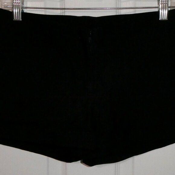 VERY NICE STRETCHY CHARLOTTE RUSSE BLACK SHORT SHORTS - JUNIOR SIZE LARGE - Picture 1 of 3